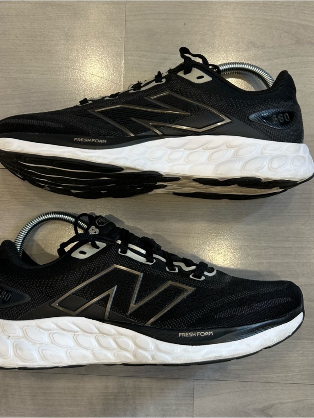 New Balance Fresh Foam 680 v8 Women's Size 8.5 Running Shoes Black White